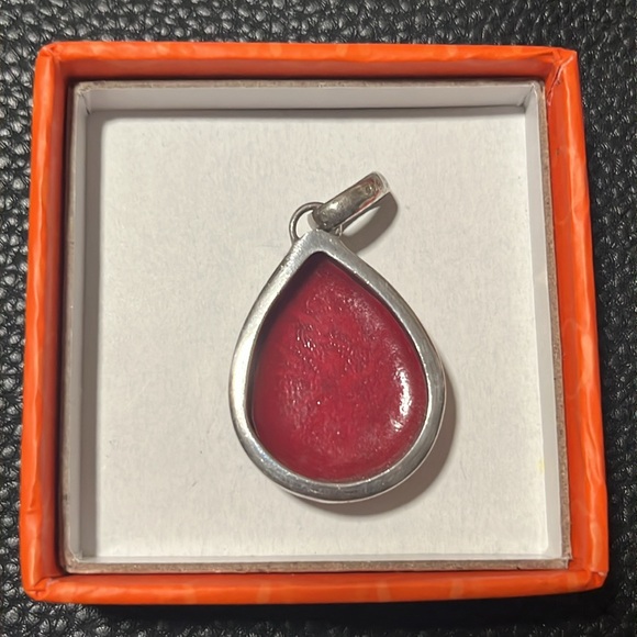 Red design charm - Picture 4 of 4